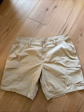 Men's Lightweight Under Armour Cargo Shorts in Beige